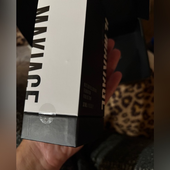 IL MAKIAGE MAKEUP FOUNDATION AND LIP STICK - Picture 6 of 14